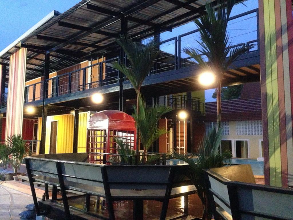 Retro Box Hotel Chumphon Esterno foto