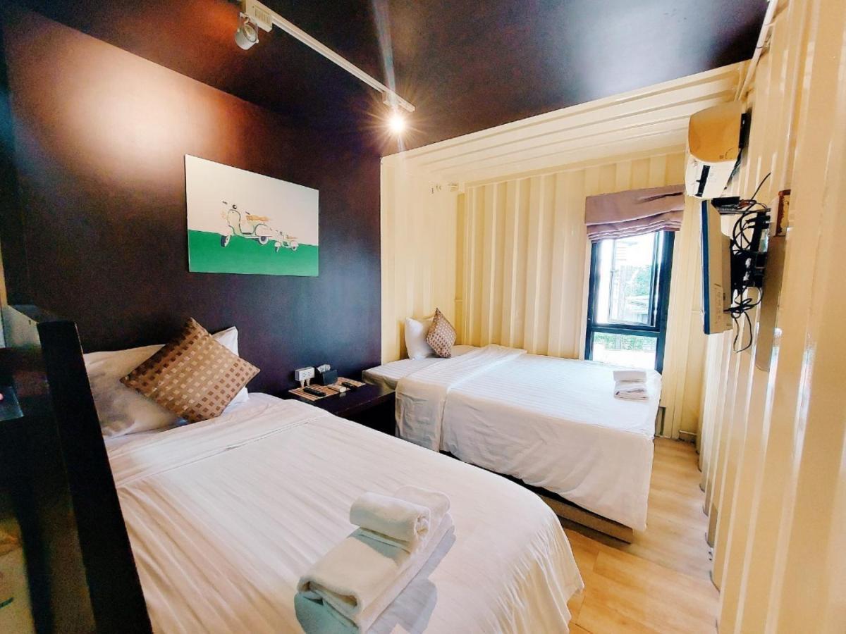 Retro Box Hotel Chumphon Esterno foto