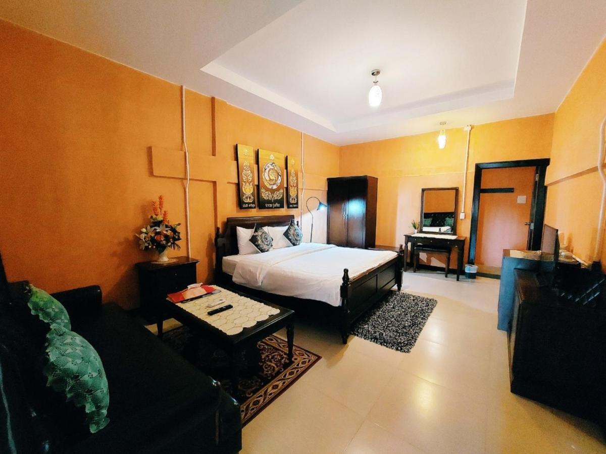 Retro Box Hotel Chumphon Esterno foto
