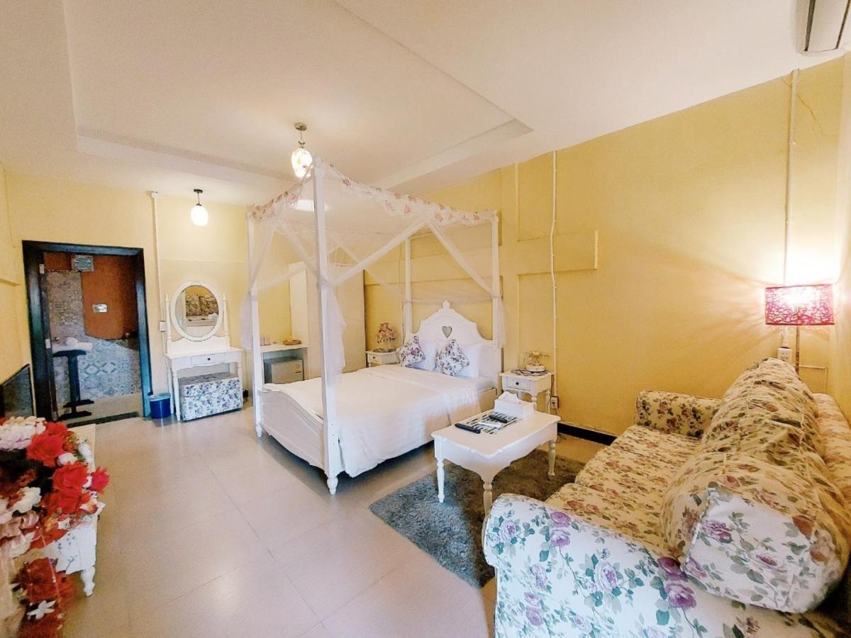 Retro Box Hotel Chumphon Esterno foto