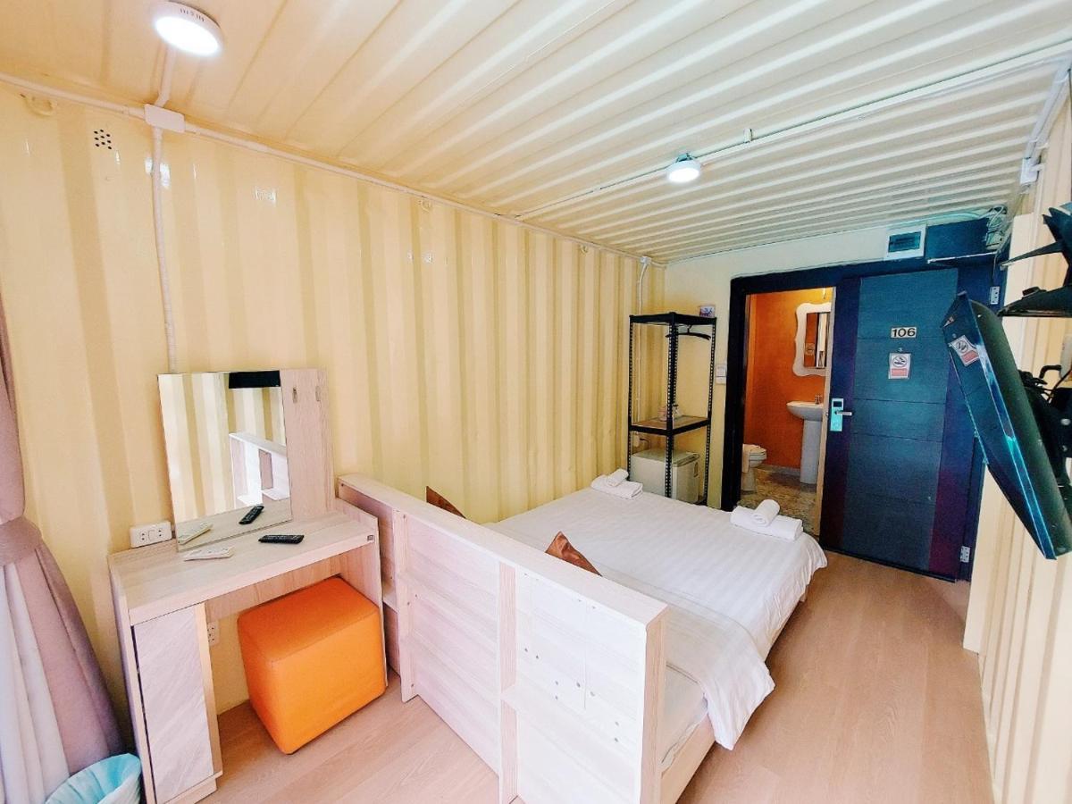 Retro Box Hotel Chumphon Esterno foto