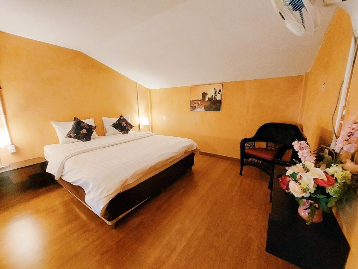 Retro Box Hotel Chumphon Esterno foto
