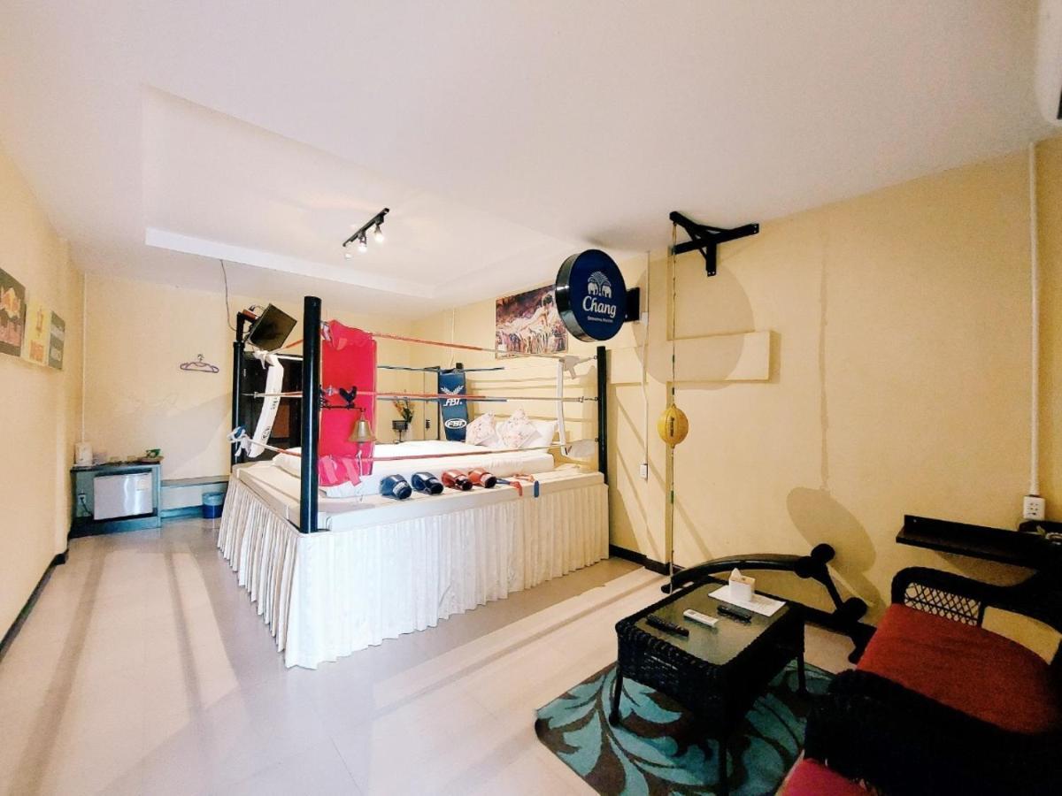 Retro Box Hotel Chumphon Esterno foto
