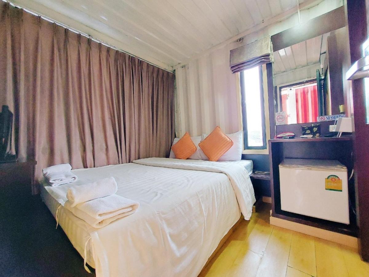 Retro Box Hotel Chumphon Esterno foto