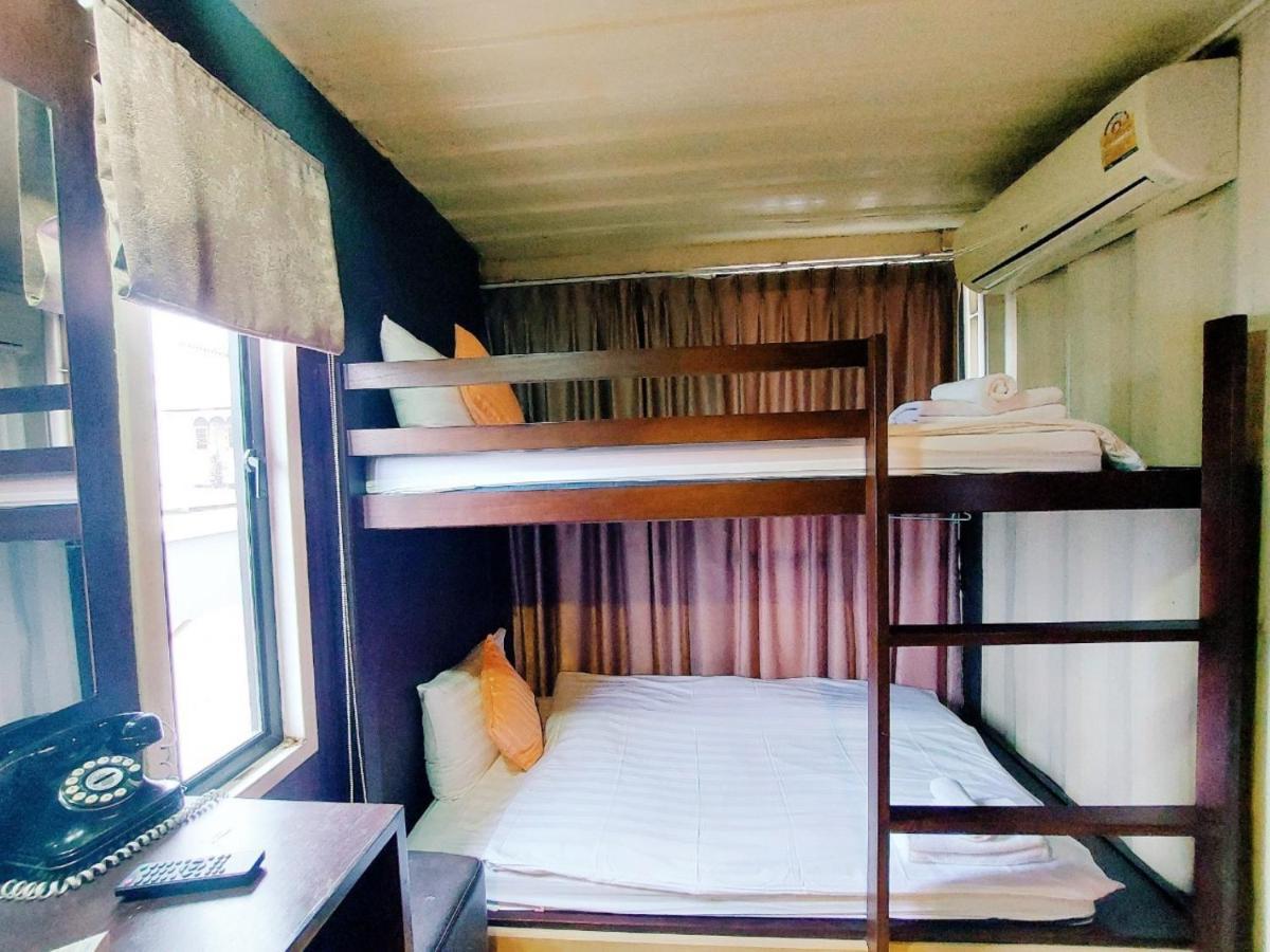 Retro Box Hotel Chumphon Esterno foto