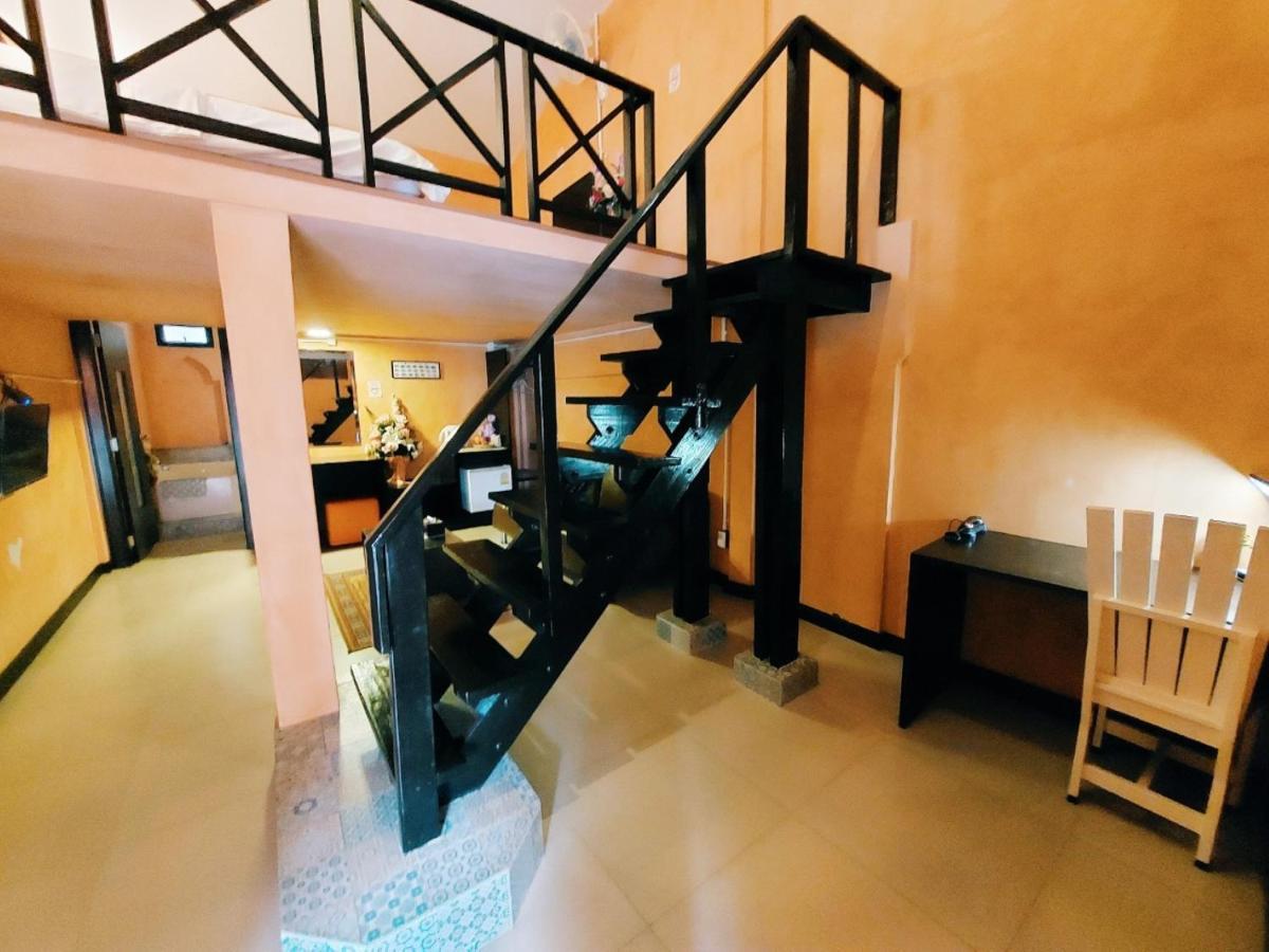 Retro Box Hotel Chumphon Esterno foto
