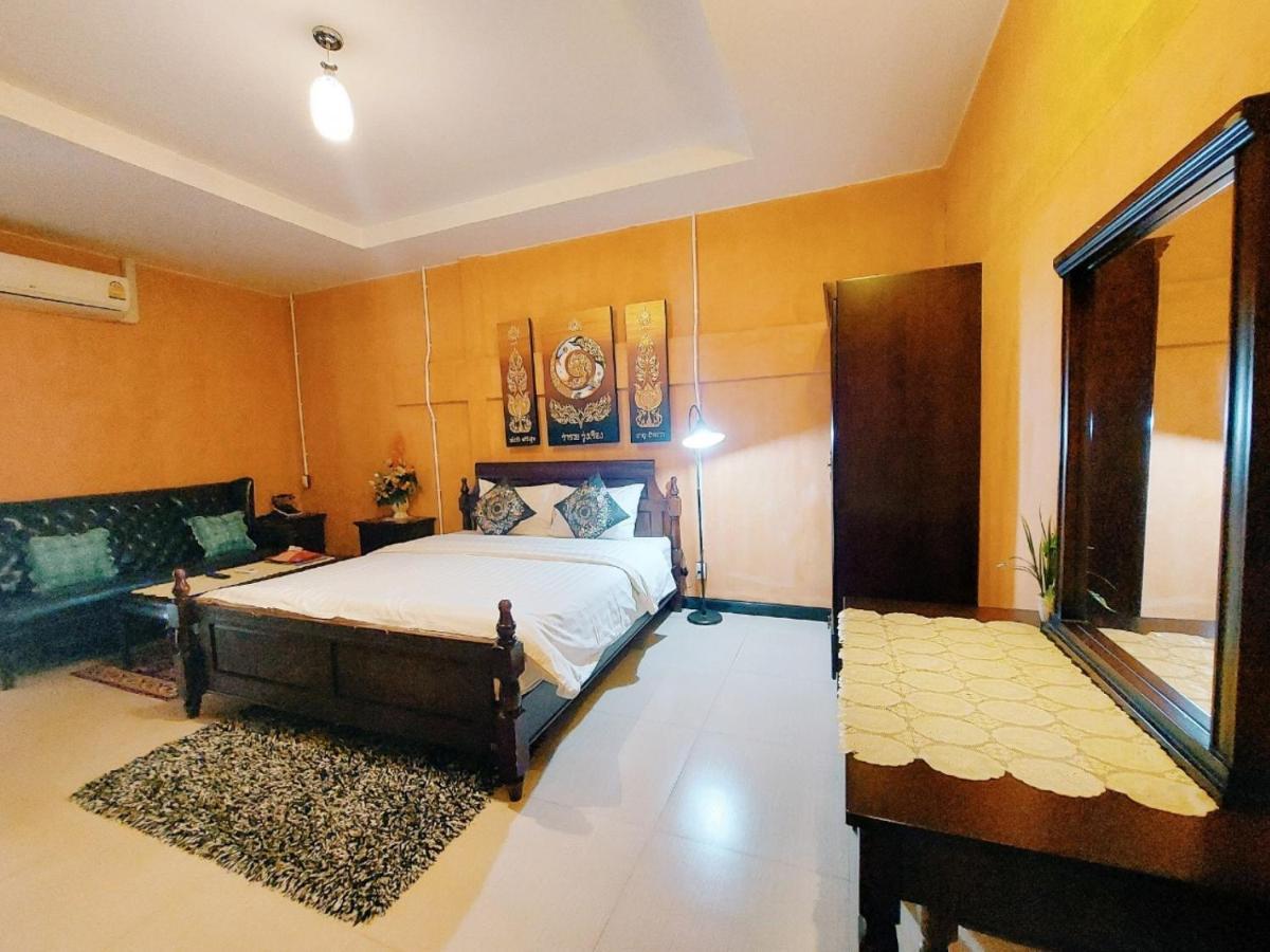 Retro Box Hotel Chumphon Esterno foto