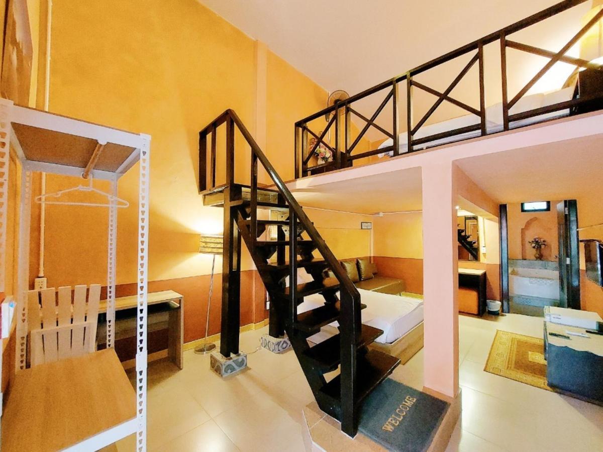 Retro Box Hotel Chumphon Esterno foto