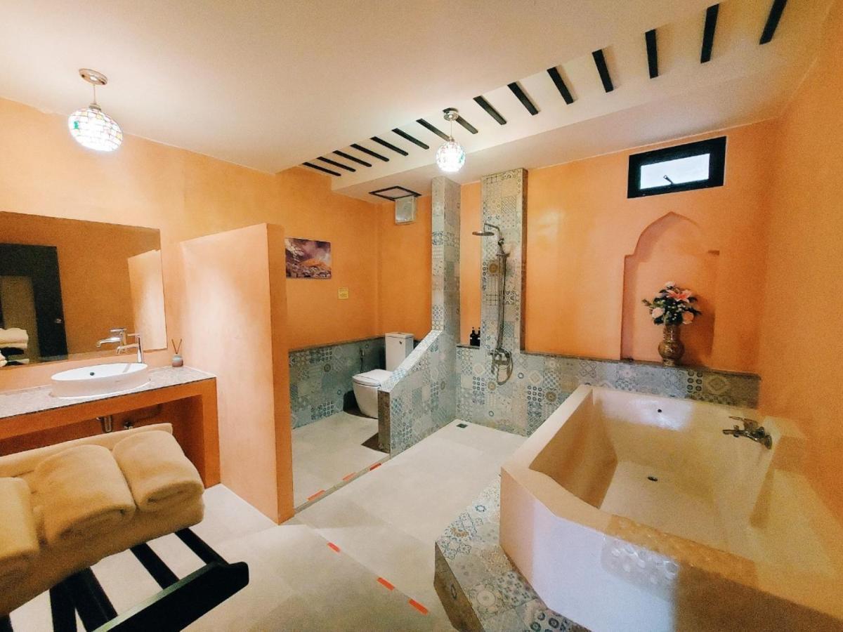 Retro Box Hotel Chumphon Esterno foto