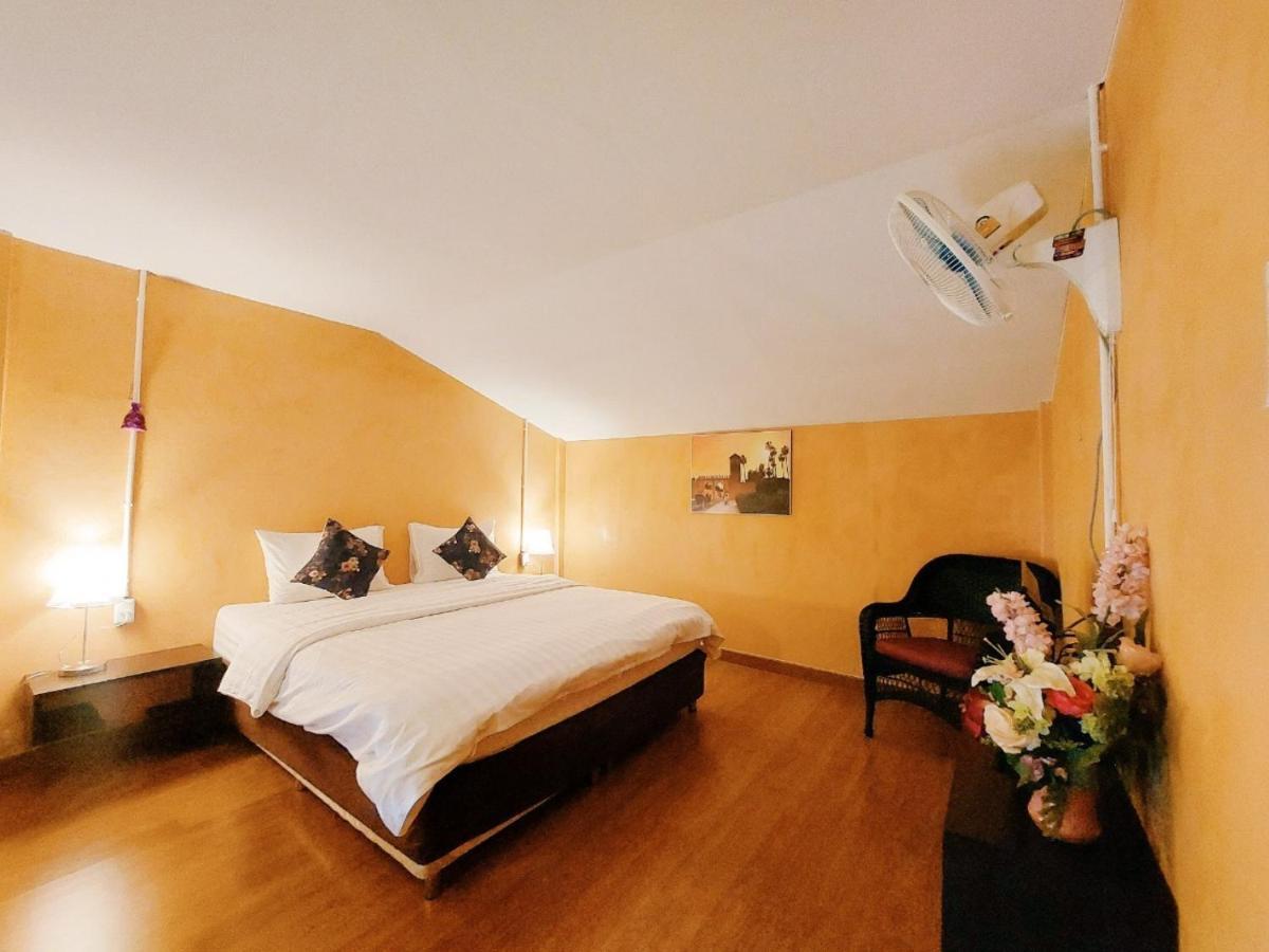Retro Box Hotel Chumphon Esterno foto