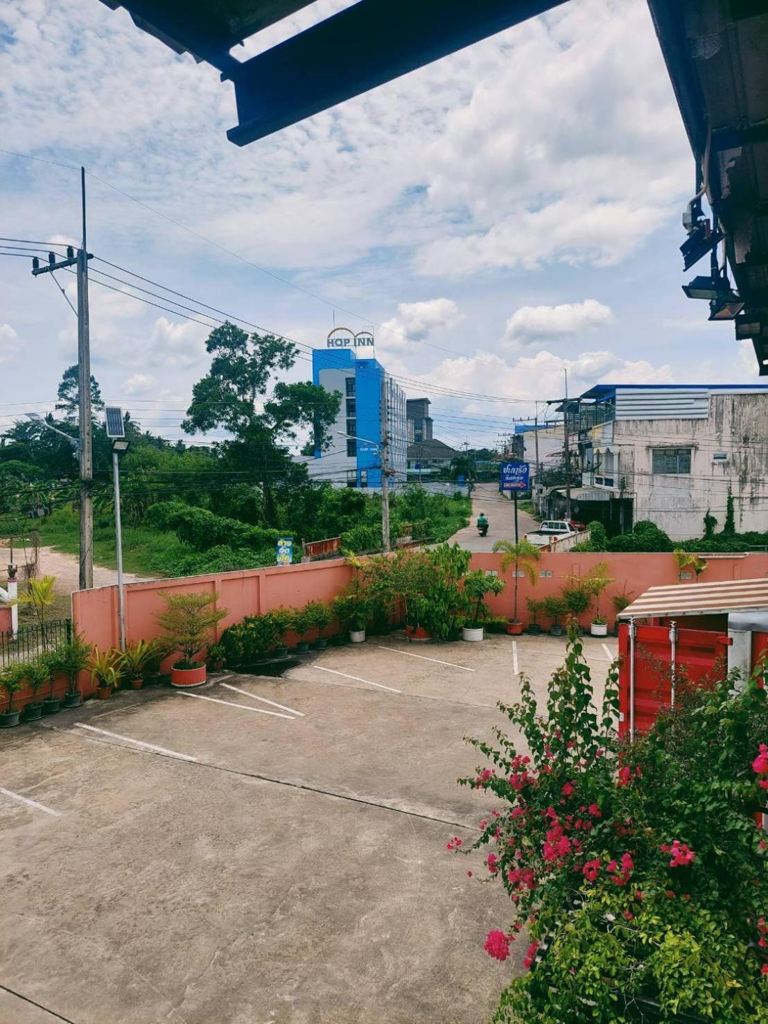 Retro Box Hotel Chumphon Esterno foto