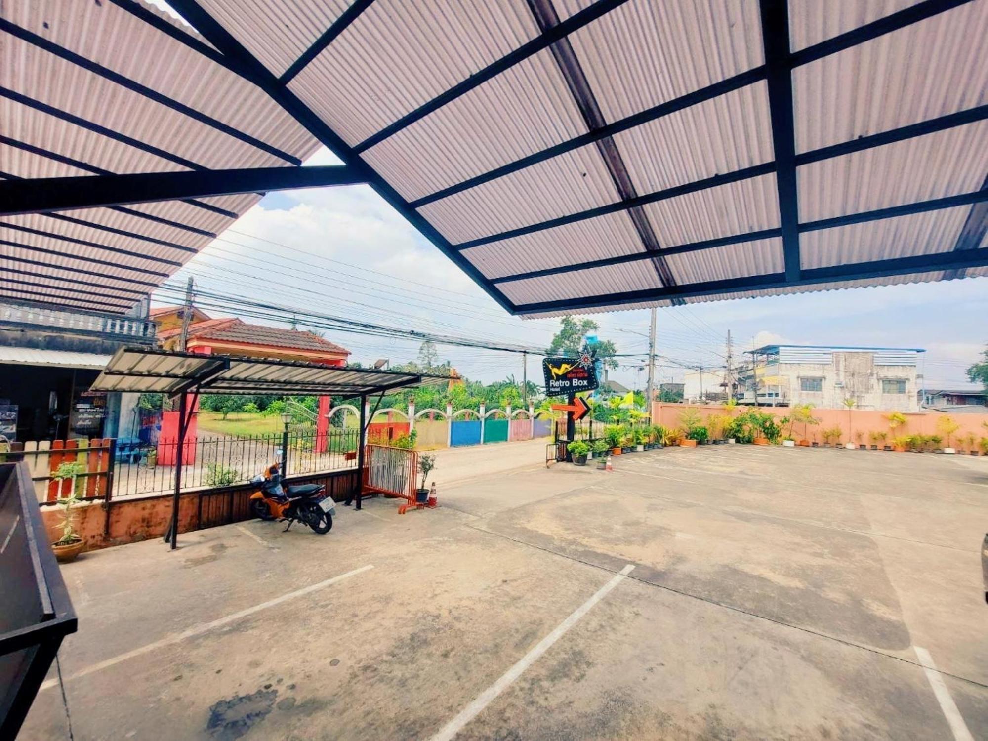 Retro Box Hotel Chumphon Esterno foto