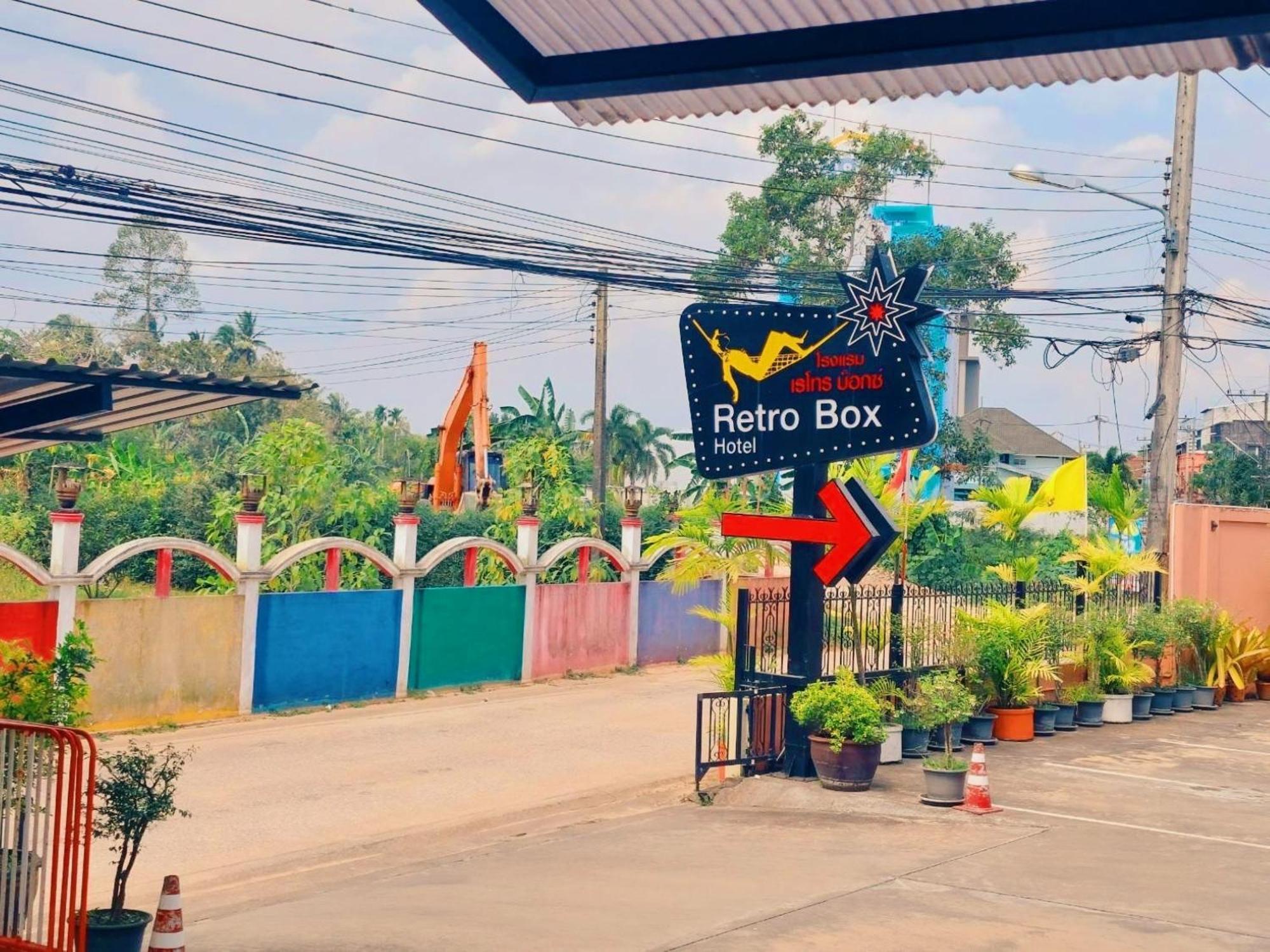 Retro Box Hotel Chumphon Esterno foto