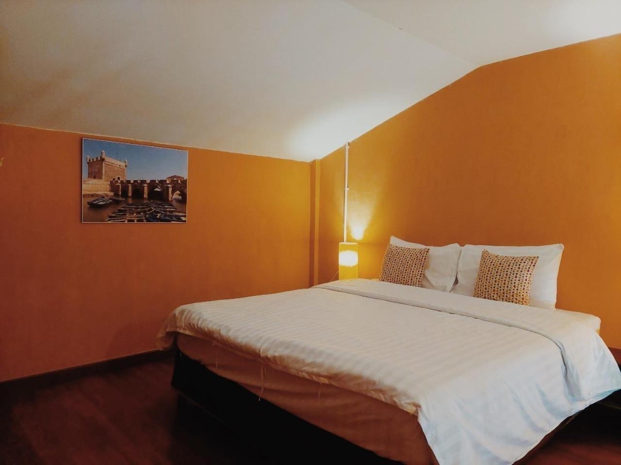 Retro Box Hotel Chumphon Esterno foto