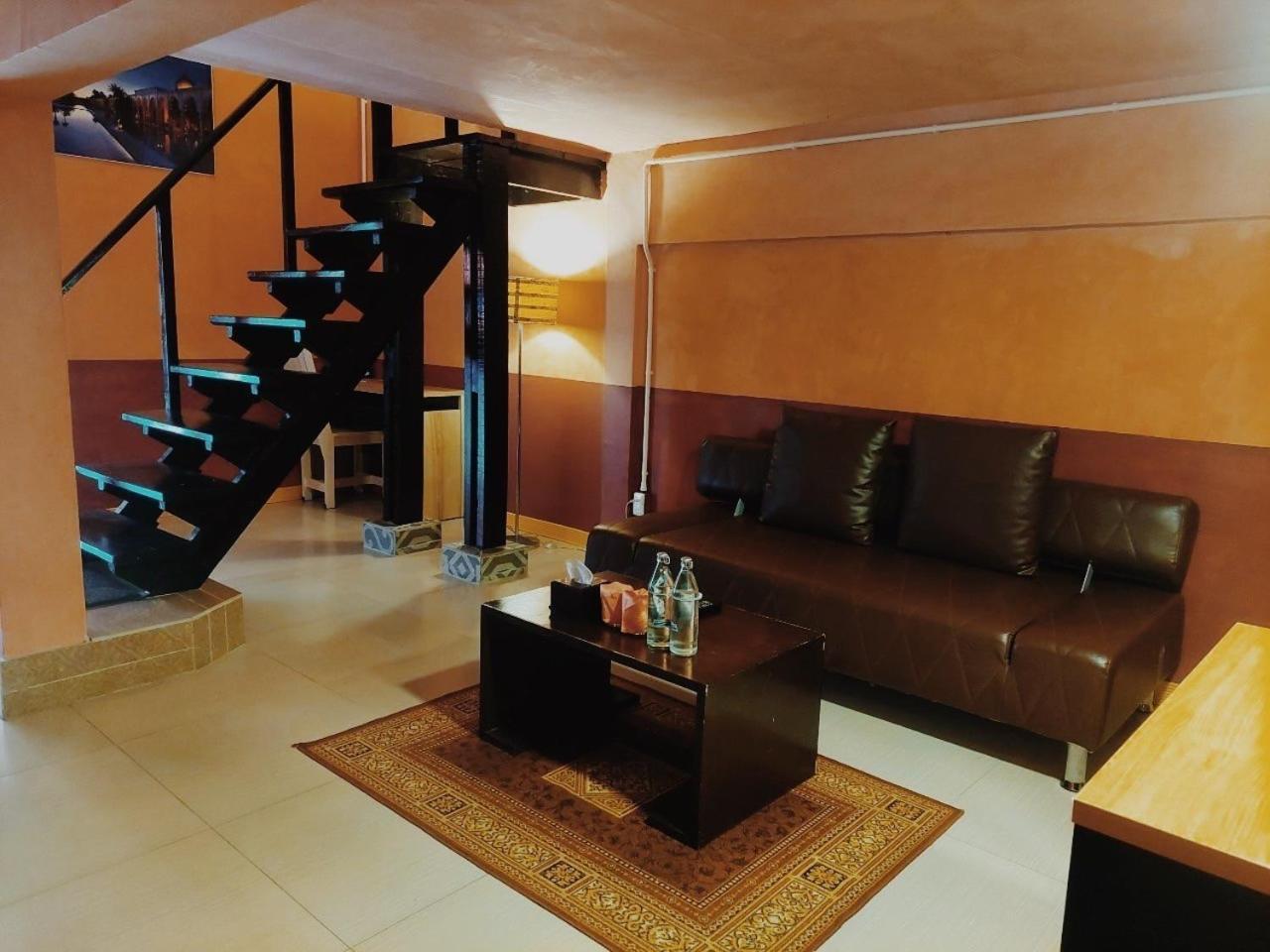 Retro Box Hotel Chumphon Esterno foto