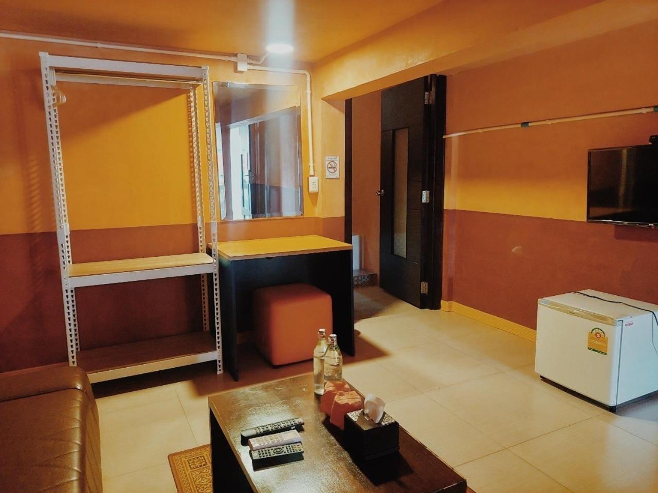 Retro Box Hotel Chumphon Esterno foto
