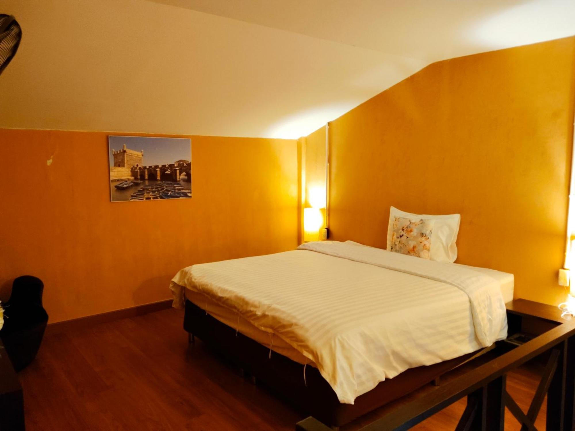 Retro Box Hotel Chumphon Esterno foto
