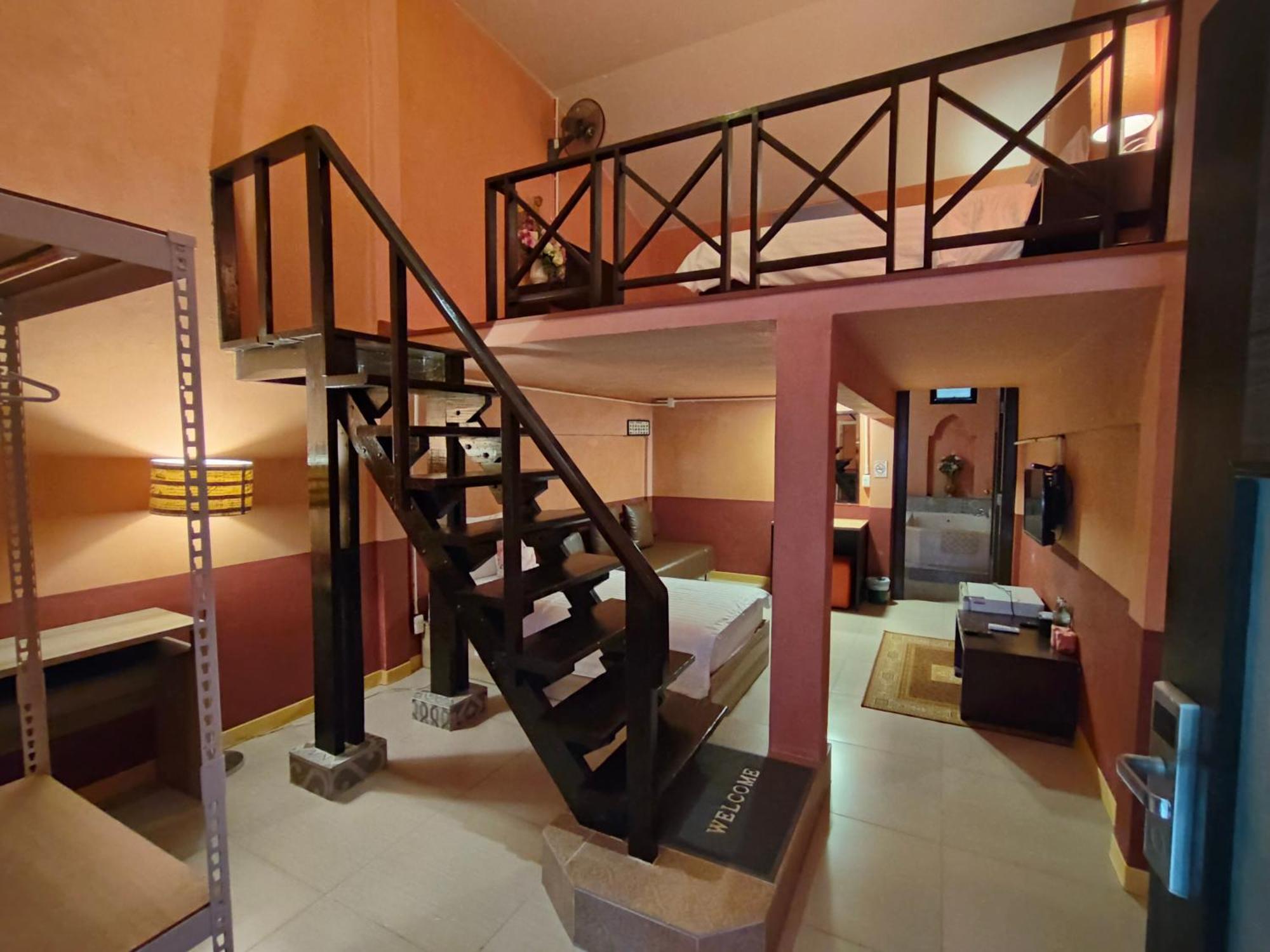 Retro Box Hotel Chumphon Esterno foto