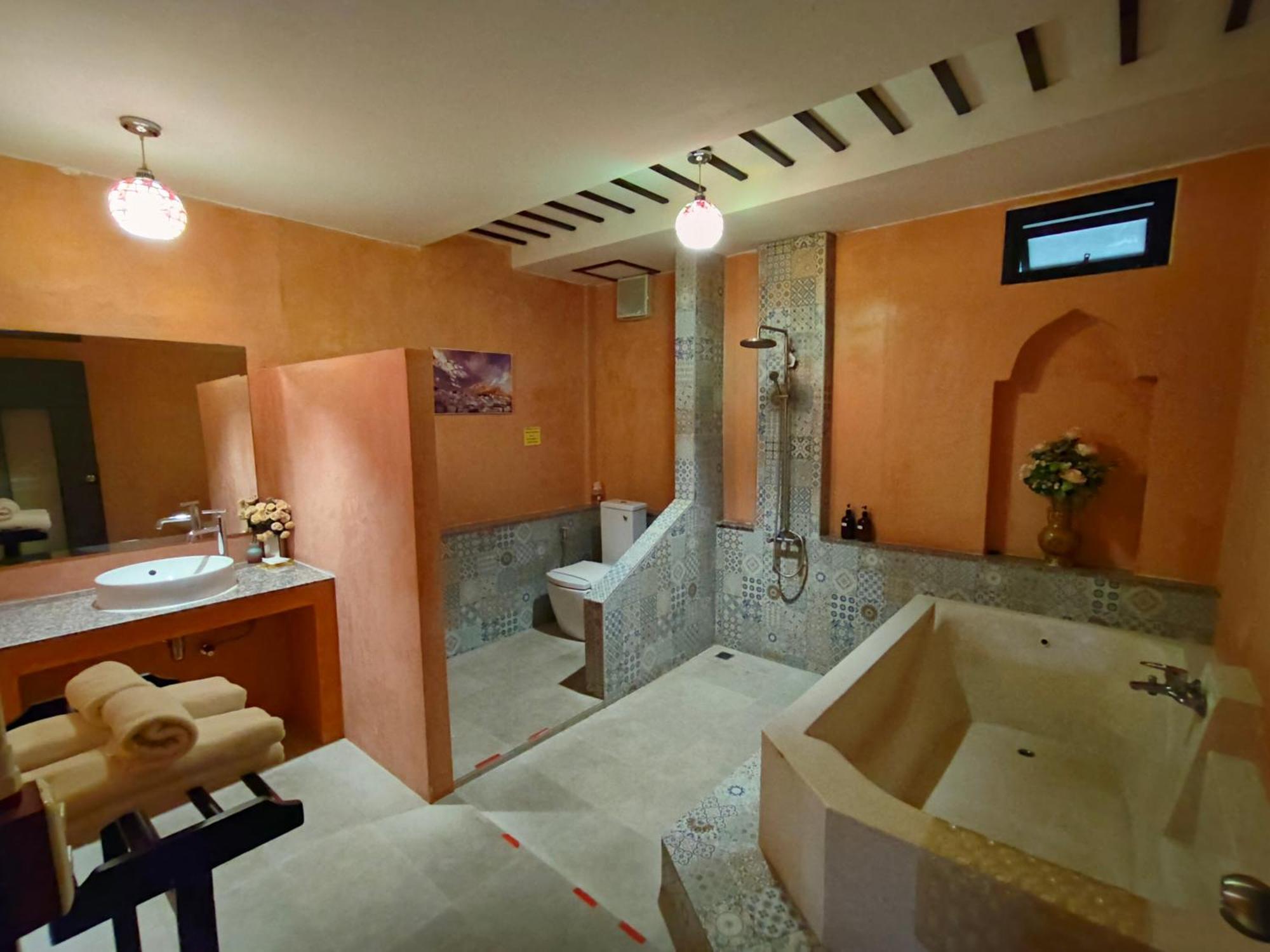 Retro Box Hotel Chumphon Esterno foto