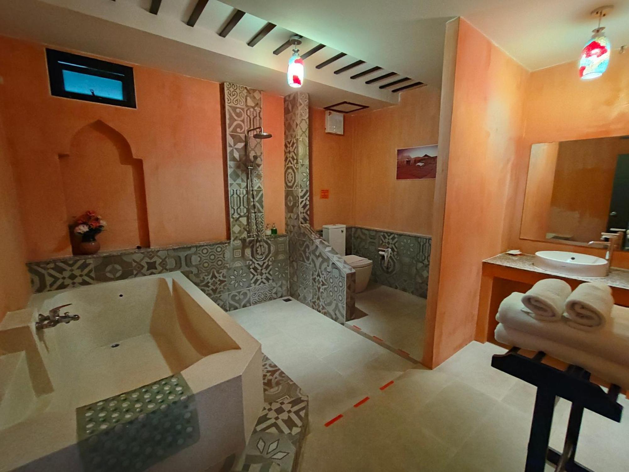Retro Box Hotel Chumphon Esterno foto
