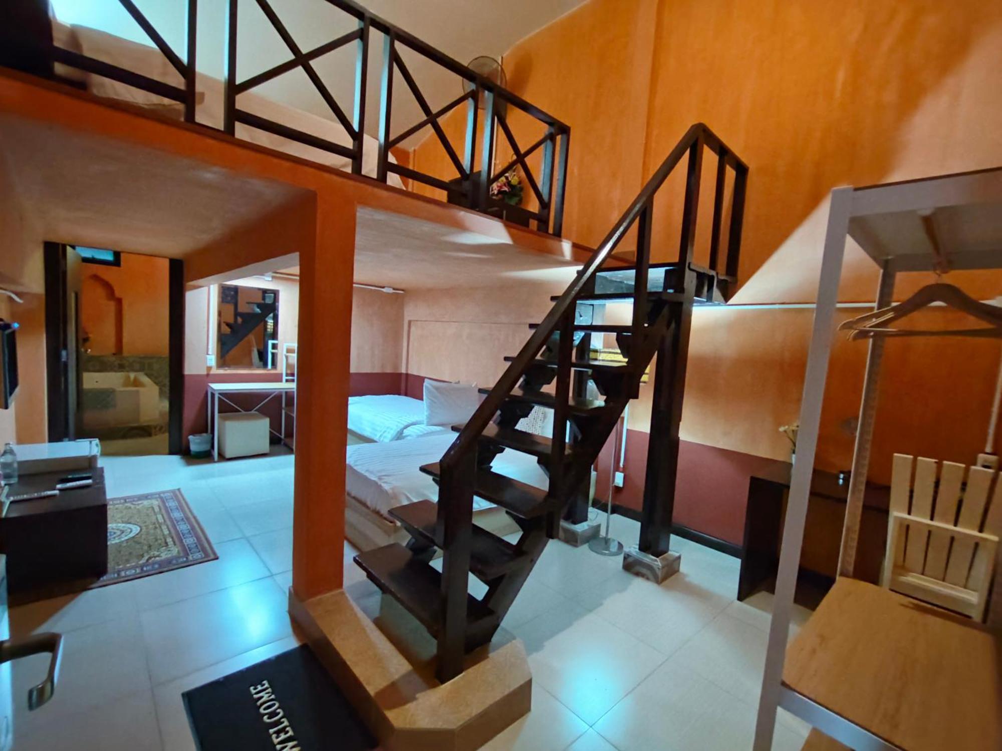 Retro Box Hotel Chumphon Esterno foto
