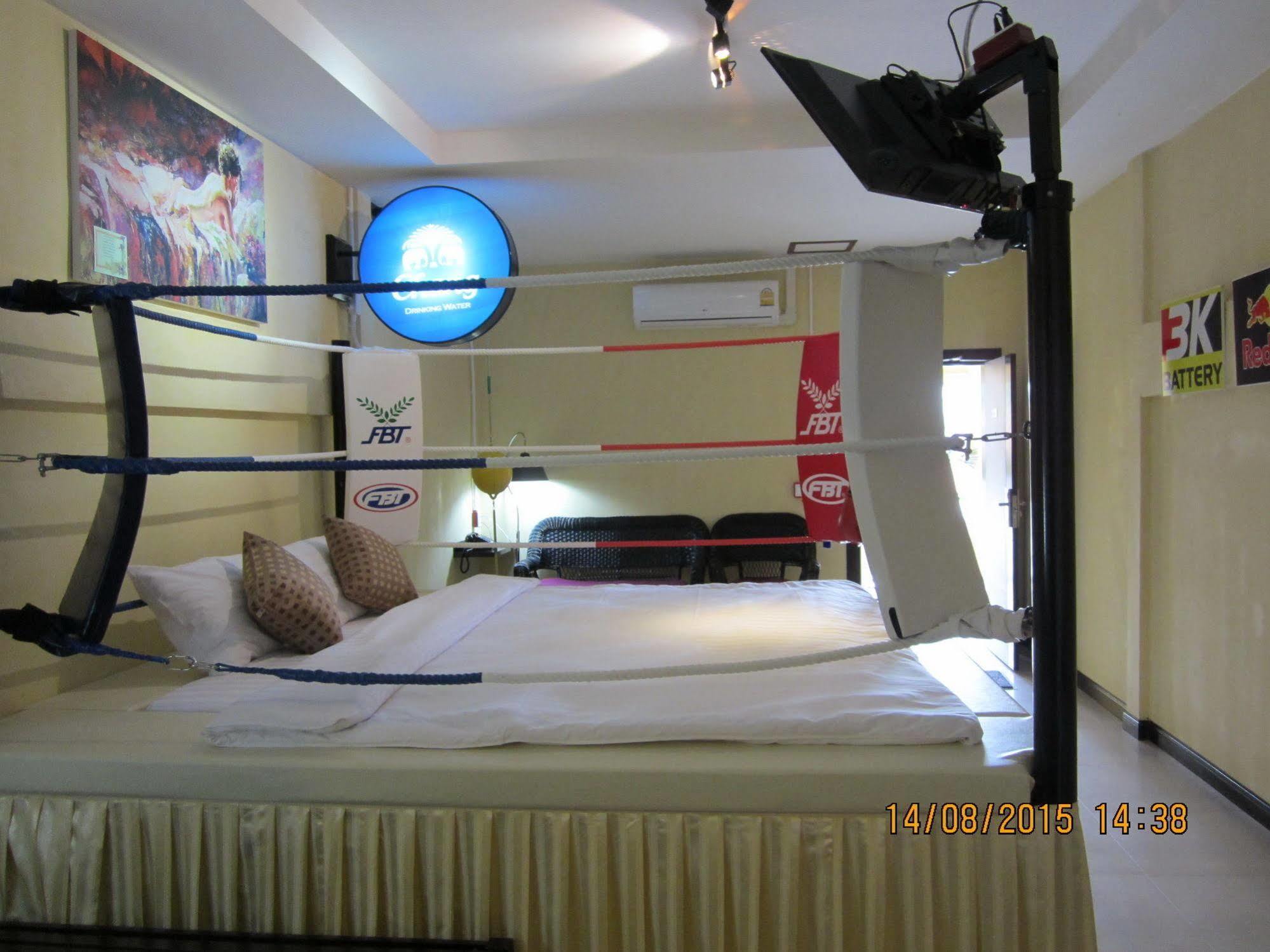 Retro Box Hotel Chumphon Esterno foto