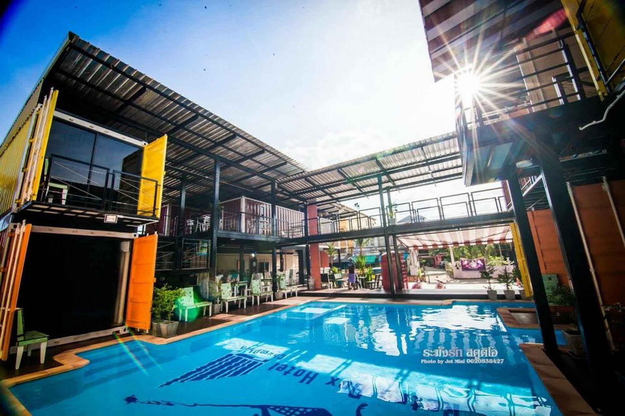 Retro Box Hotel Chumphon Esterno foto