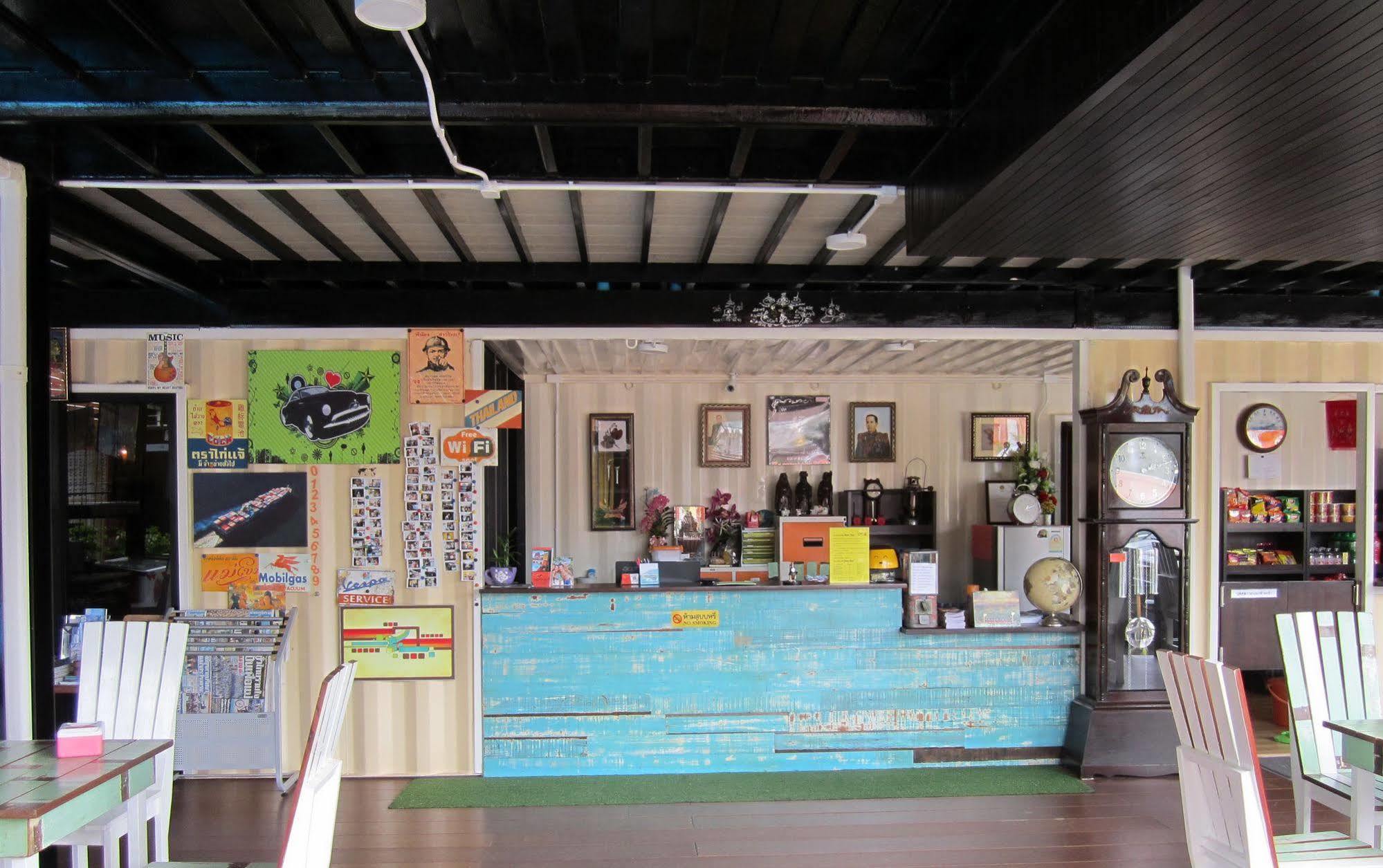 Retro Box Hotel Chumphon Esterno foto