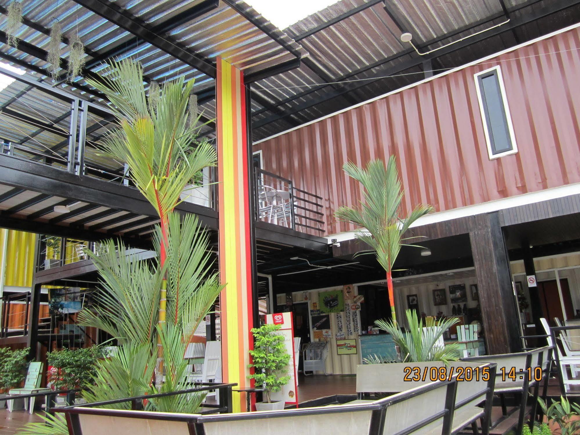 Retro Box Hotel Chumphon Esterno foto