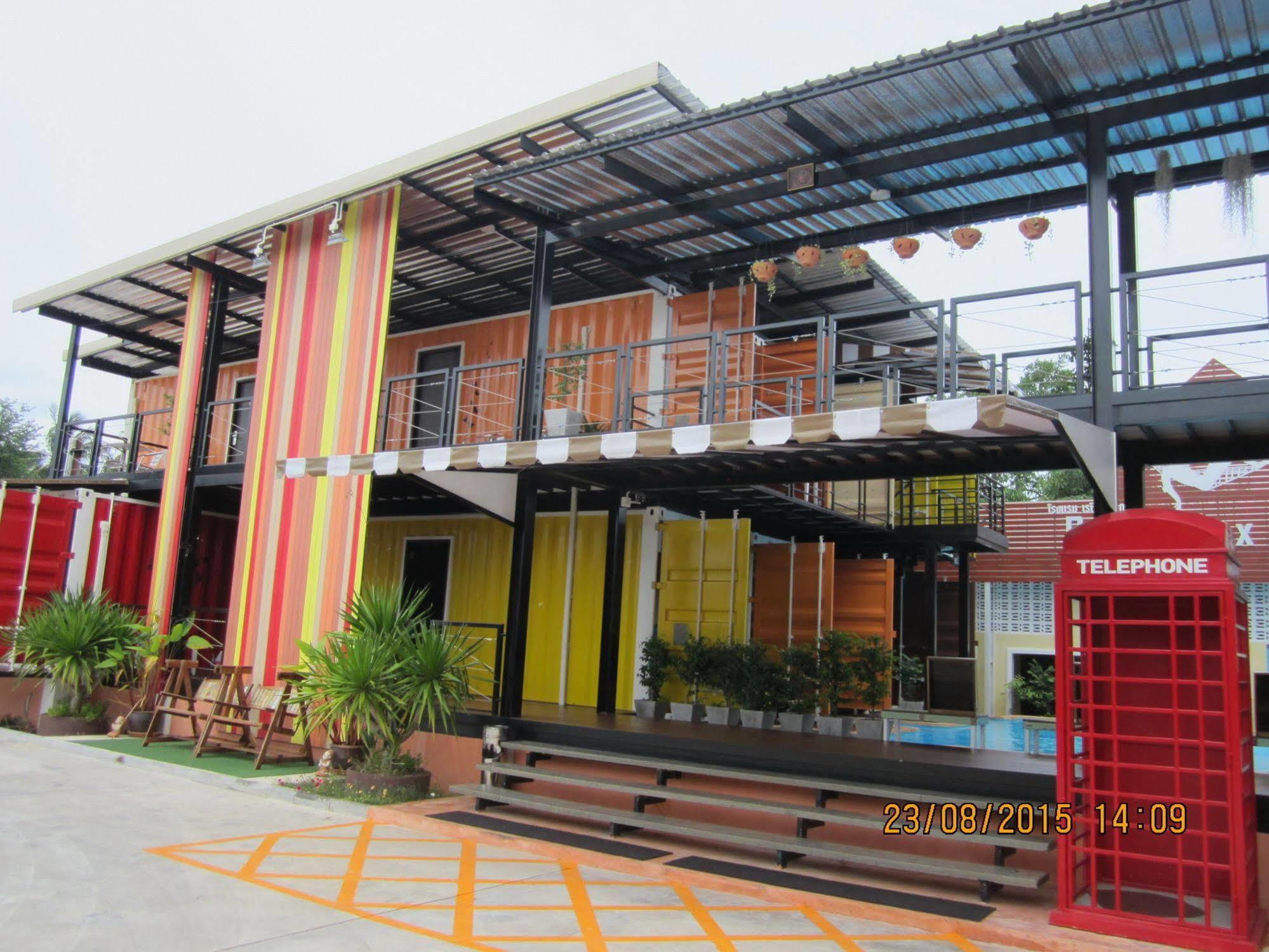 Retro Box Hotel Chumphon Esterno foto