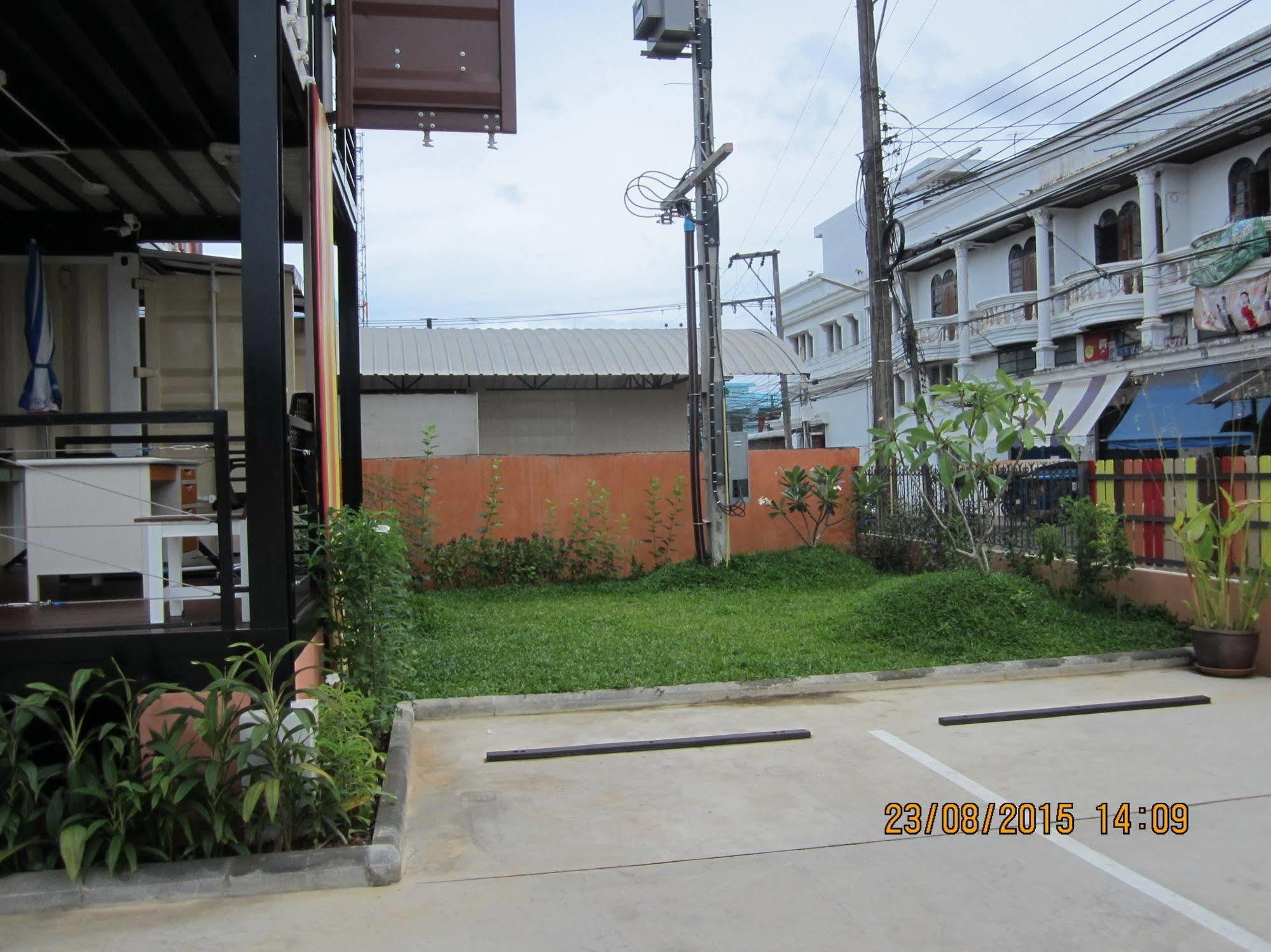 Retro Box Hotel Chumphon Esterno foto